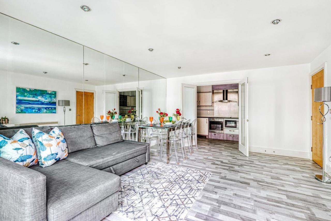 Riverside 2-Bedroom Apartments Londra Exterior foto