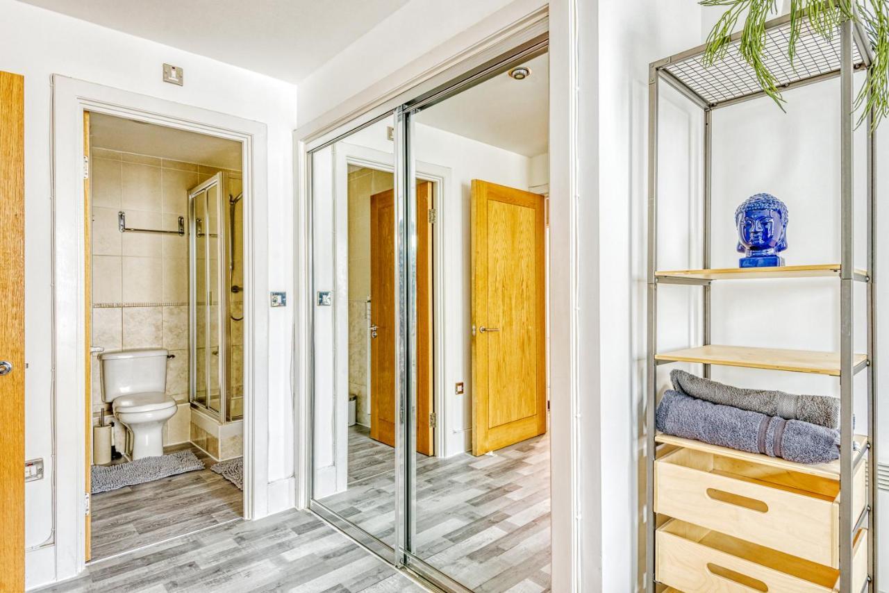 Riverside 2-Bedroom Apartments Londra Exterior foto