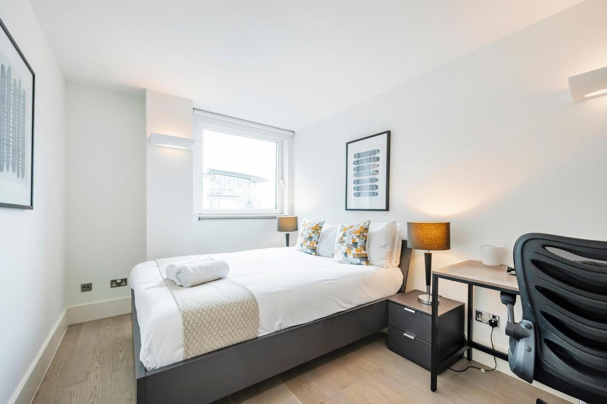 Riverside 2-Bedroom Apartments Londra Exterior foto